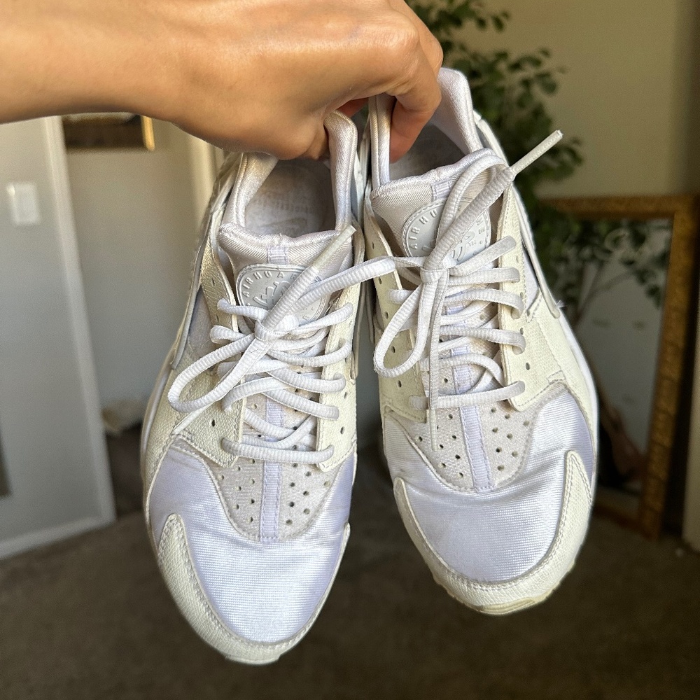 Nike Sneakers Huarache White/Cream 9W/7.5M